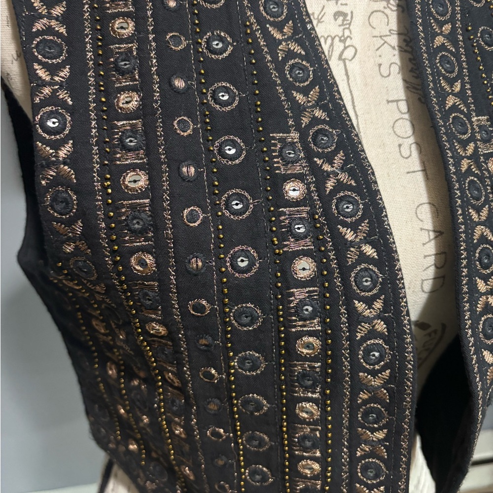 Zara Black and Gold Textured Vest - Picture 5 of 5
